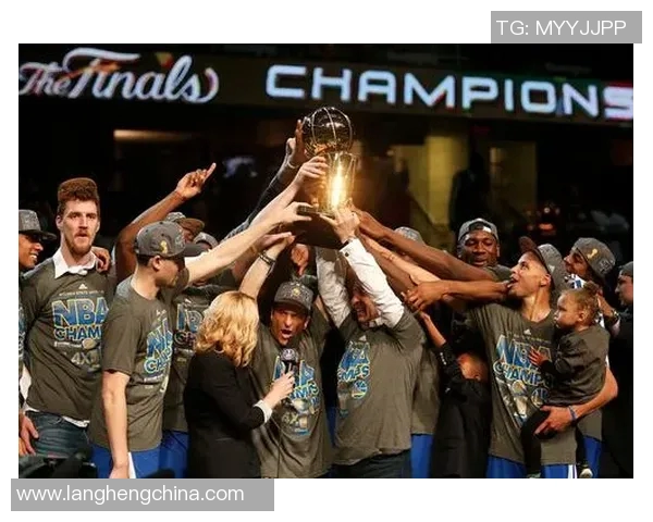 勇士一举动引发热议瞬间登顶热搜榜成全网焦点 勇士一举动引发热议瞬间登顶热搜榜成全网焦点