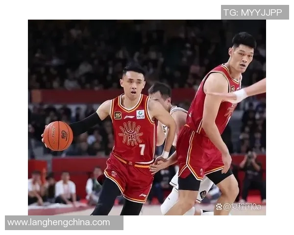 超级对决引爆CBA赛场 激烈大战成球迷热议焦点 超级对决引爆CBA赛场 激烈大战成球迷热议焦点