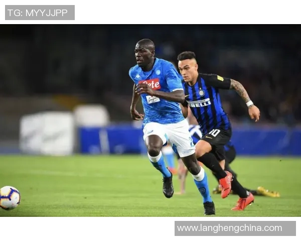 主力中卫转会风波不断引发各方猜测 未来去向成为焦点