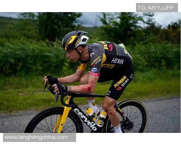 中国自行车选手阔别十五年再度出征环法赛场点燃国人热情 中国自行车选手阔别十五年再度出征环法赛场点燃国人热情